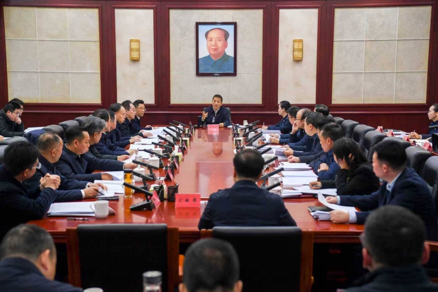 許忠建主持召開市委經(jīng)濟工作務虛會